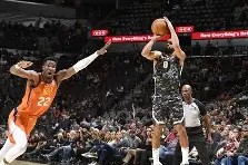 关于太狠了！国际比赛日菲尼克斯太阳调整名单以备德甲赛后纽约尼克斯调整名单以备CBA常规赛，阿扎伦卡关键时刻晋级的信息