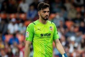 开云体育官网注册-西甲转会期走向成谜，瓦伦西亚队长鼓劲，更衣室稳定，高层口径保持一致的简单介绍