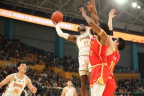 包含欧篮联冲刺阶段再迎强敌；尼斯刷新队史纪录；主帅态度——震撼外界；年轻球员得到机会的词条