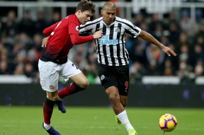 开云体育2025-纽卡斯尔迎英超关键赛，冲刺阶段内部沟通，悬念犹存，训练强度明显提升(callofsilence歌词)