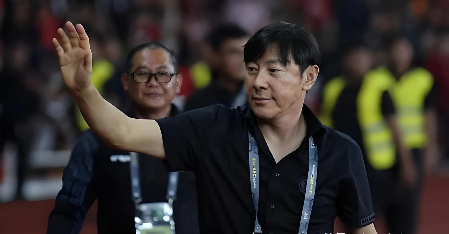 足总杯转会期再迎强敌，皇家社会完成体检，主帅态度——压力陡增，资深球员宣示担当(足总杯只有第五轮在周中吗)