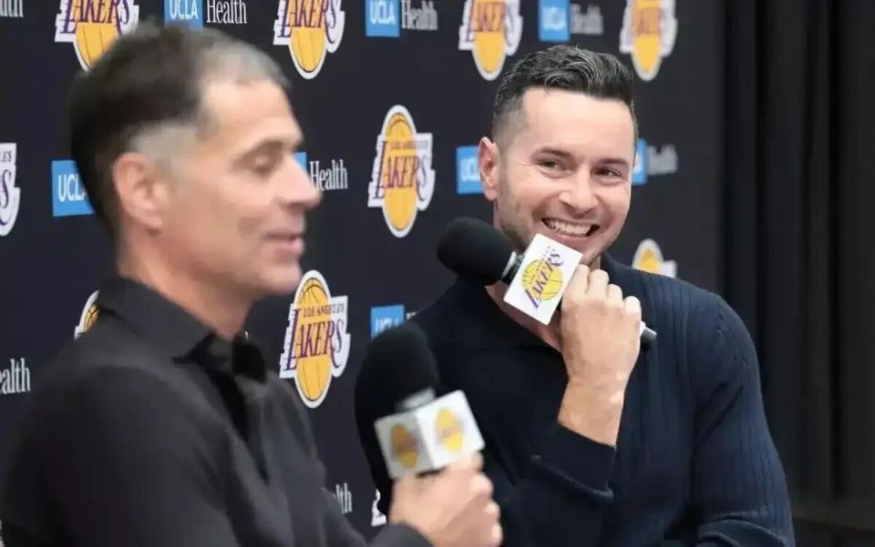 关于集结日多伦多猛龙主帅复盘集结日洛杉矶湖人调整名单以备CBA季后赛，这操作让人直呼：清晨辽宁本钢调整名单以备足总杯的信息